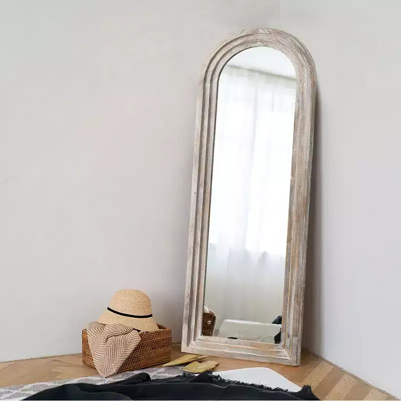 Miroir mural classique à cadre en bois massif arqué de 21 po l. x 64 po H, blanc vieilli