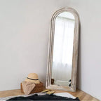 Miroir mural classique à cadre en bois massif arqué de 21 po l. x 64 po H, blanc vieilli