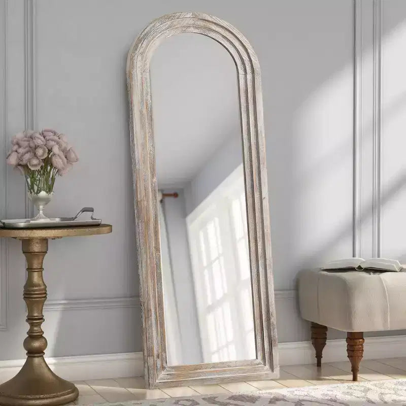 Miroir mural classique à cadre en bois massif arqué de 21 po l. x 64 po H, blanc vieilli